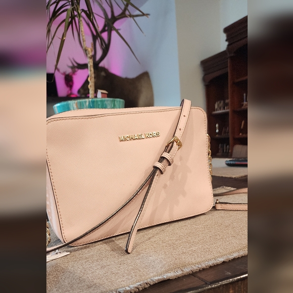 Michael Kors Blush Crossbody Bag - Picture 1 of 6